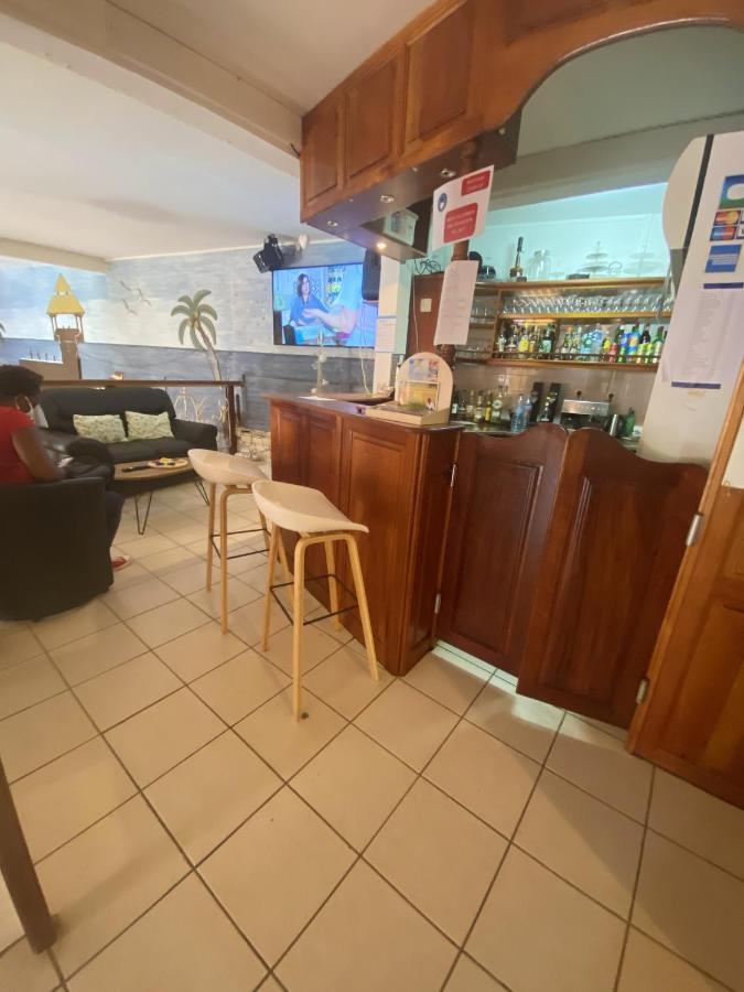 Appartement D'Une Chambre: Piscine Partagée et Jacuzzi Près de la Plage Pointe-Noire Exterior photo