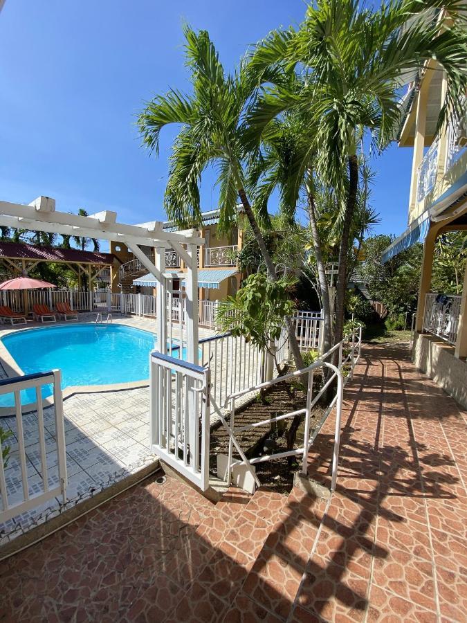 Appartement D'Une Chambre: Piscine Partagée et Jacuzzi Près de la Plage Pointe-Noire Exterior photo