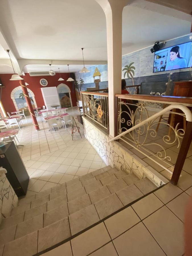 Appartement D'Une Chambre: Piscine Partagée et Jacuzzi Près de la Plage Pointe-Noire Exterior photo